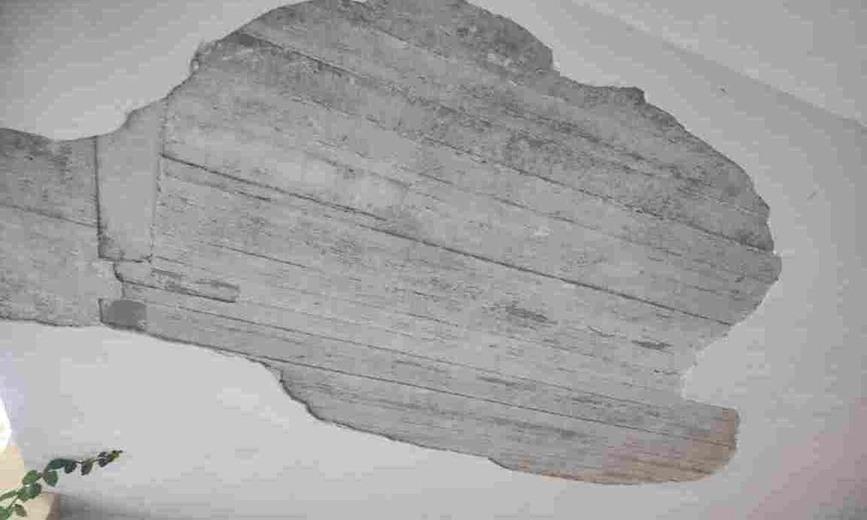 Σύρος: Σοβάδες έπεσαν σε σχολείο – Μαθητής κατέληξε στο νοσοκομείο