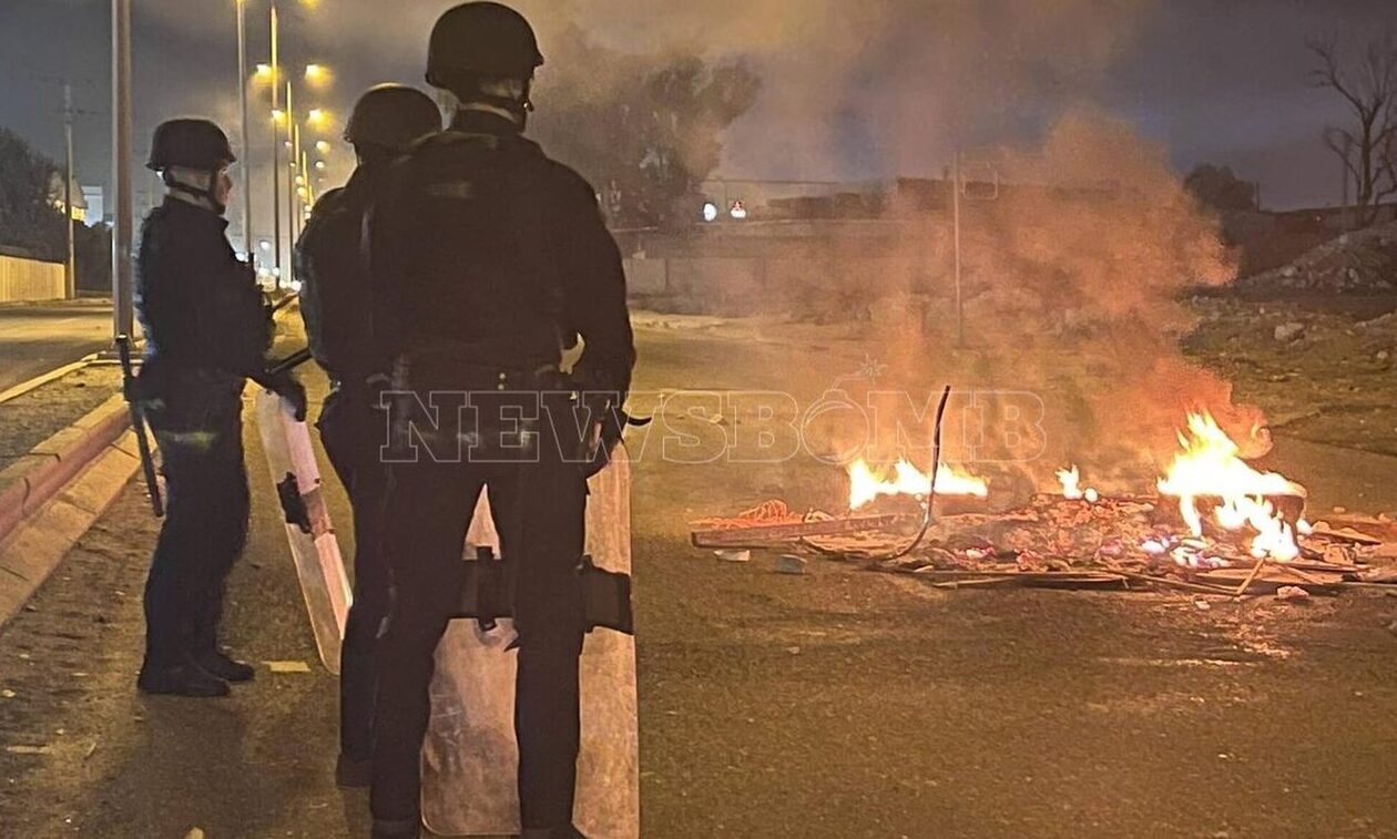 Διαμαρτυρίες Ρομά: Κλειστή παραμένει η περιφερειακή Αιγάλεω, στη λεωφόρο ΝΑΤΟ