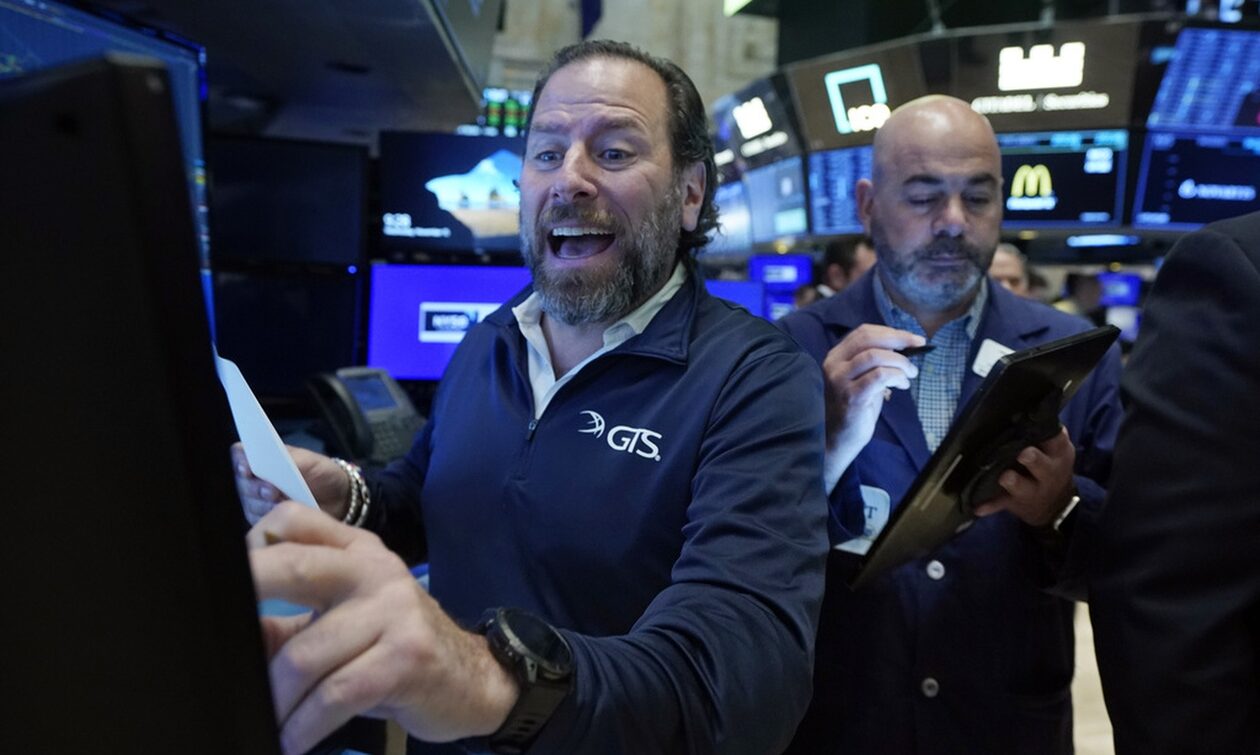Κέρδη στη Wall Street παρά τις πιέσεις που έφεραν τα αποτελέσματα των λιανικών πωλήσεων στις ΗΠΑ