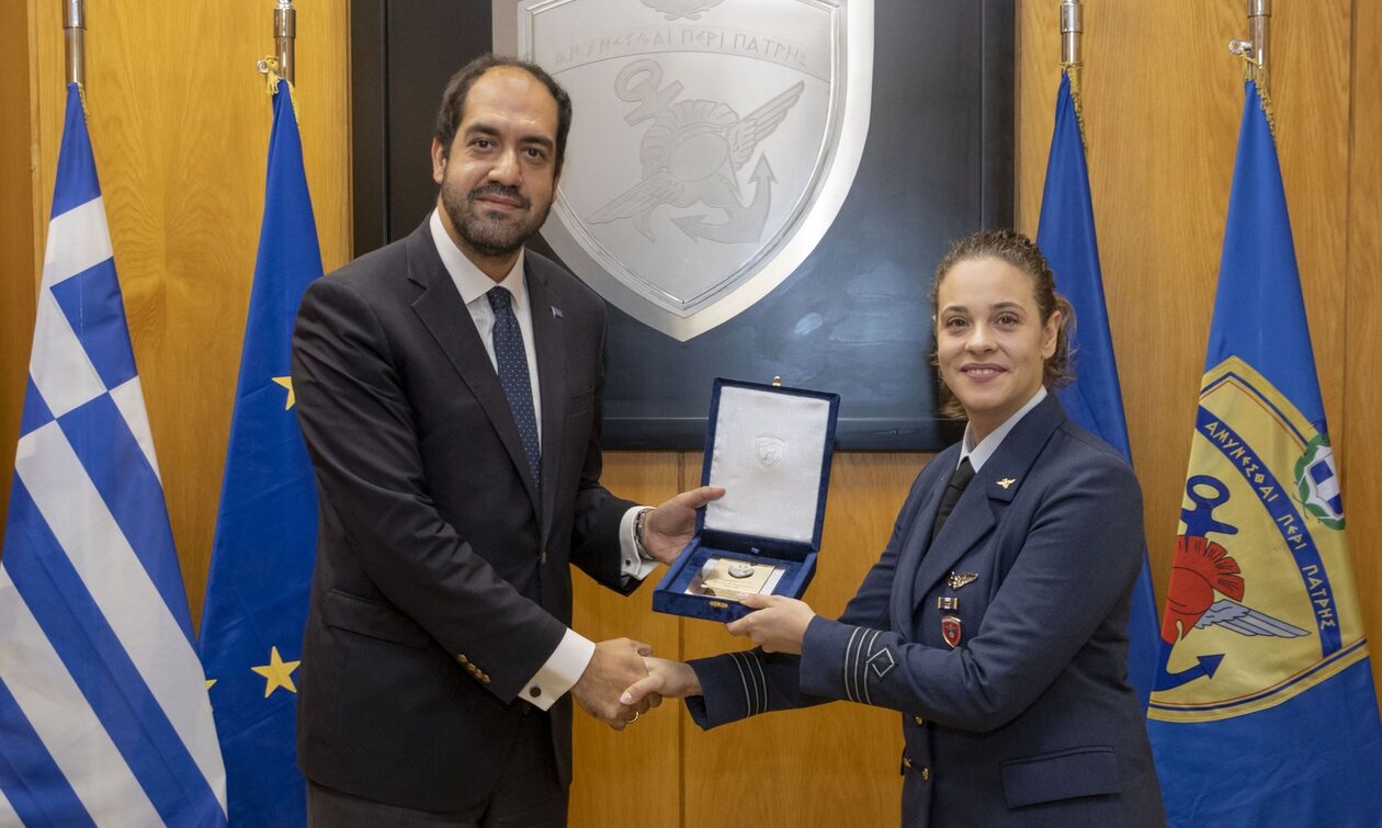 Πολεμική Αεροπορία: Βραβεύθηκε η Σμηναγός Αικατερίνη Σιγάλα από τον ΥΦΕΘΑ Ιωάννης Κεφαλογιάννη