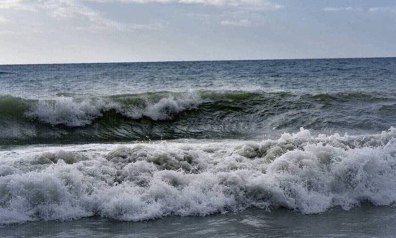 Θρίλερ στο Άστρος: Ξεβράστηκε σορός στην ακτή «Καλλιστώ»