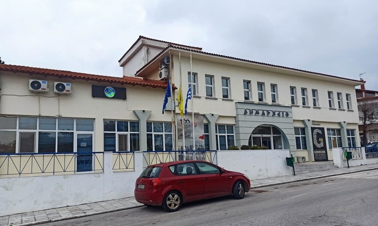 Άγνωστοι «μπούκαραν» στο δημαρχείο Ωραιοκάστρου και προσπάθησαν να ανοίξουν το χρηματοκιβώτιο