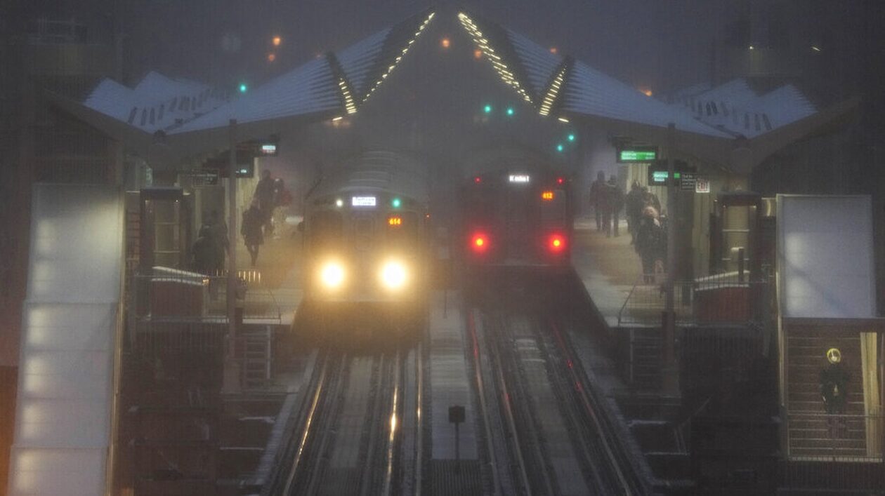 Σικάγο: 38 τραυματίες σε σύγκρουση αμαξοστοιχίας με εκχιονιστικό βαγόνι