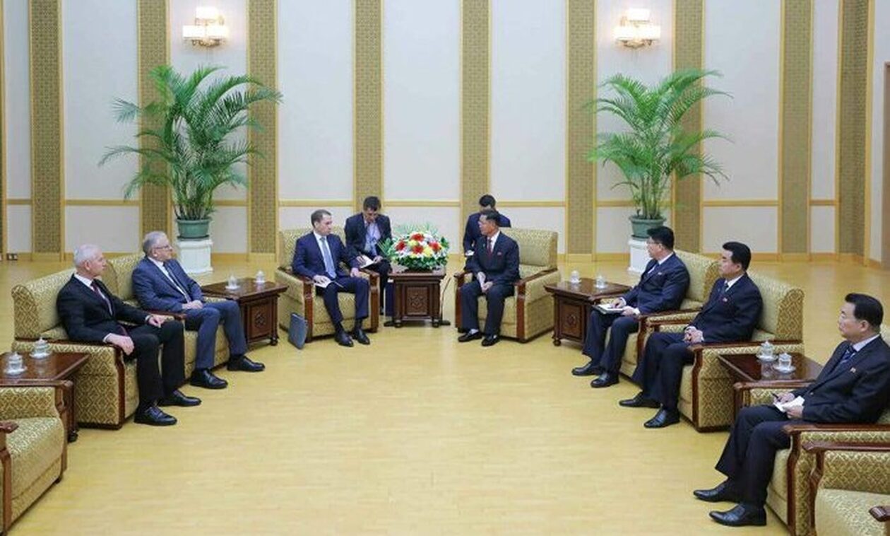 Στη Βόρεια Κορέα ο υπουργός Φυσικών Πόρων της Ρωσίας