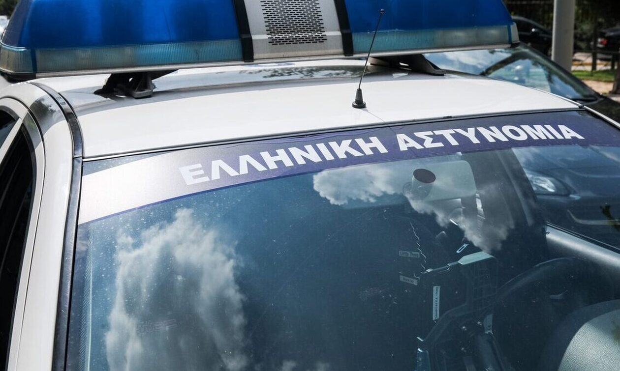 Λαμία: Απατεώνες έπεισαν ηλικιωμένη να πετάξει από το μπαλκόνι 8.400 ευρώ – Τι λέει η «εισπράκτορας»