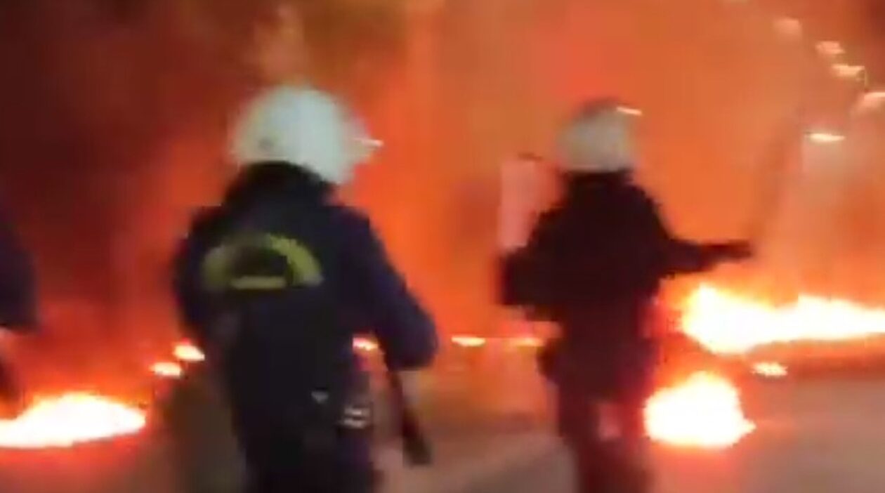 Πορεία για το Πολυτεχνείο: Επεισόδια και μολότοφ στο κέντρο της Πάτρας (vid)