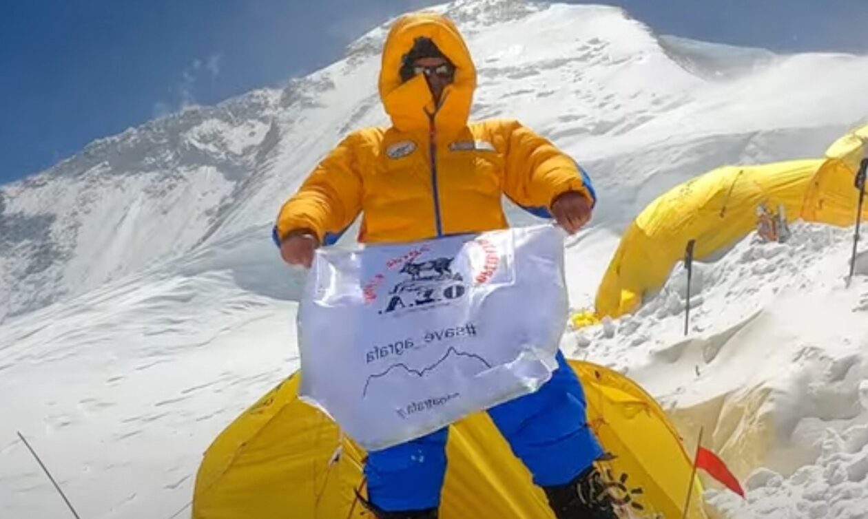 Αυτός είναι ο πρώτος έλληνας που ανέβηκε στην έβδομη ψηλότερη κορυφή στον κόσμο