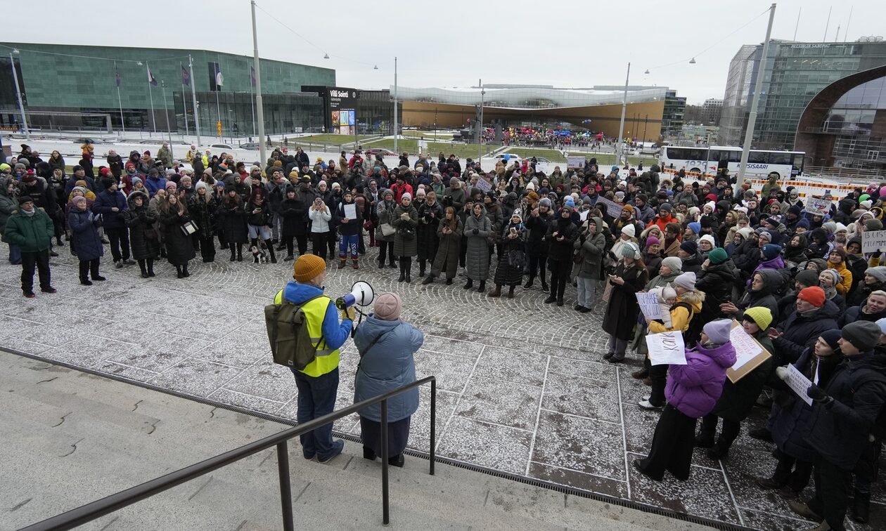 Φινλανδία: Δεκάδες μετανάστες στα σύνορα μετά το κλείσιμο των συνοριακών σταθμών