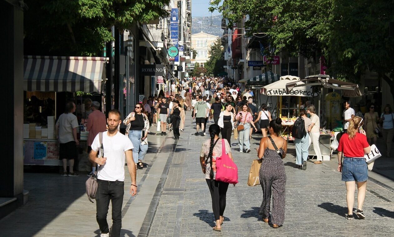 Οικονομία: Έρχονται φοροελαφρύνσεις και αυξήσεις επιδομάτων – Αναλυτικά τα ποσά και οι δικαιούχοι