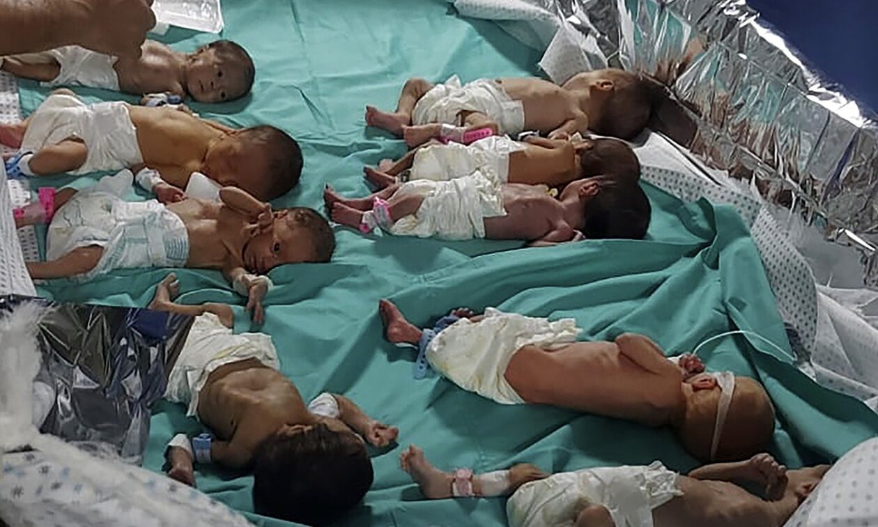 Γάζα: Ταξίδι σωτηρίας στην Αίγυπτο για 28 πρόωρα βρέφη – Η φωτογραφία «γροθιά στο στομάχι»