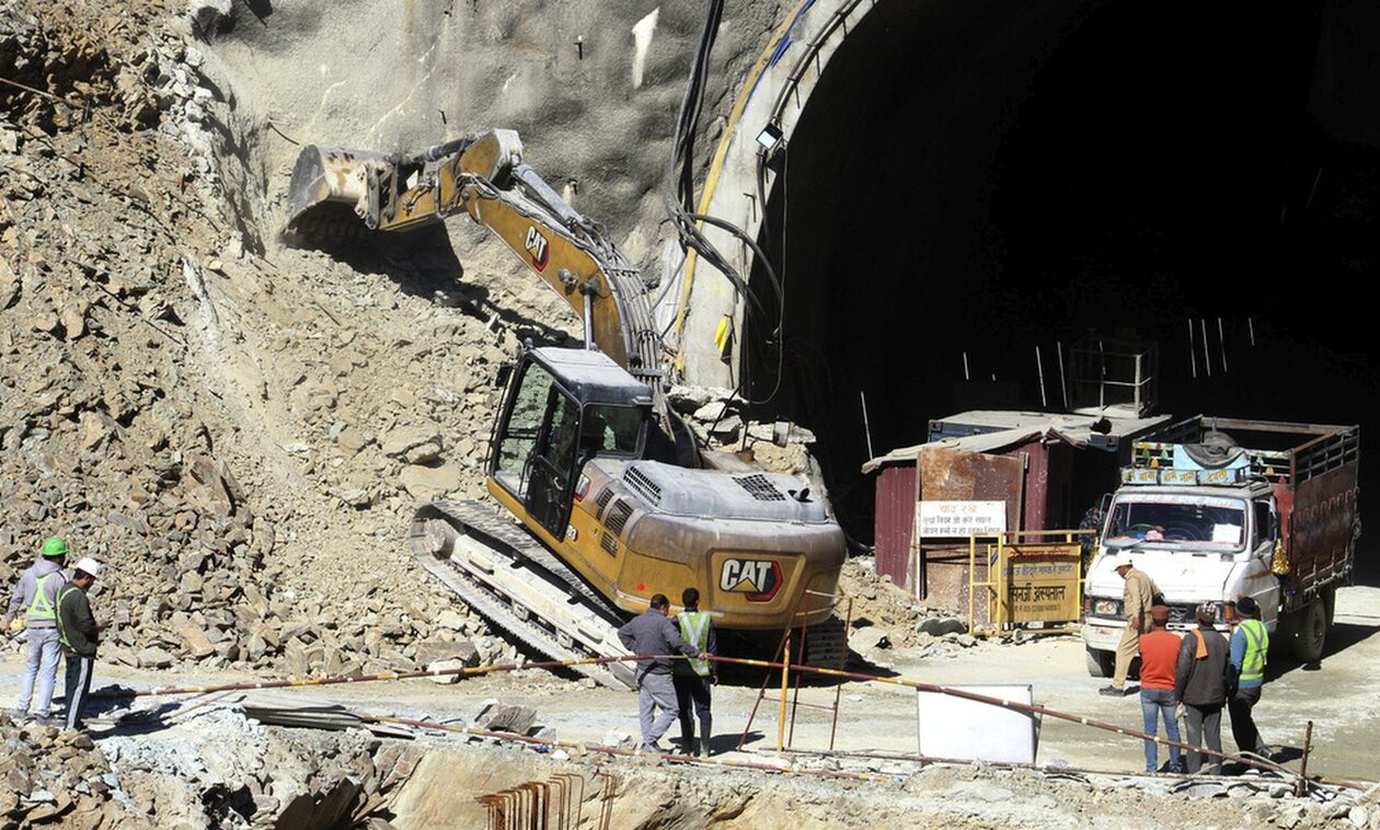 Ινδία: 41 εργάτες κάτω από τη Γη εδώ και 8 ημέρες – Μάχη με τον χρόνο για τη διάσωσή τους