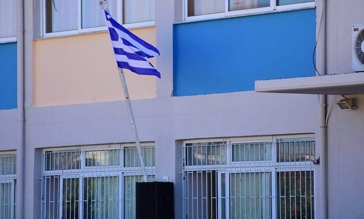 Καλαμάτα: Ξυλοκόπησαν γονέα έξω από δημοτικό σχολείο – Έτρεχε πανικόβλητος για να γλιτώσει