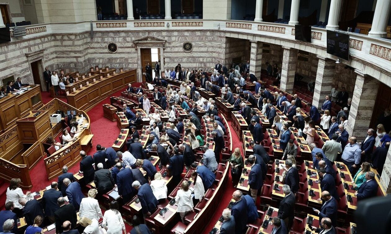 Προϋπολογισμός 2024: Αναλυτικά όλες οι αυξήσεις σε εργαζόμενους και συνταξιούχους