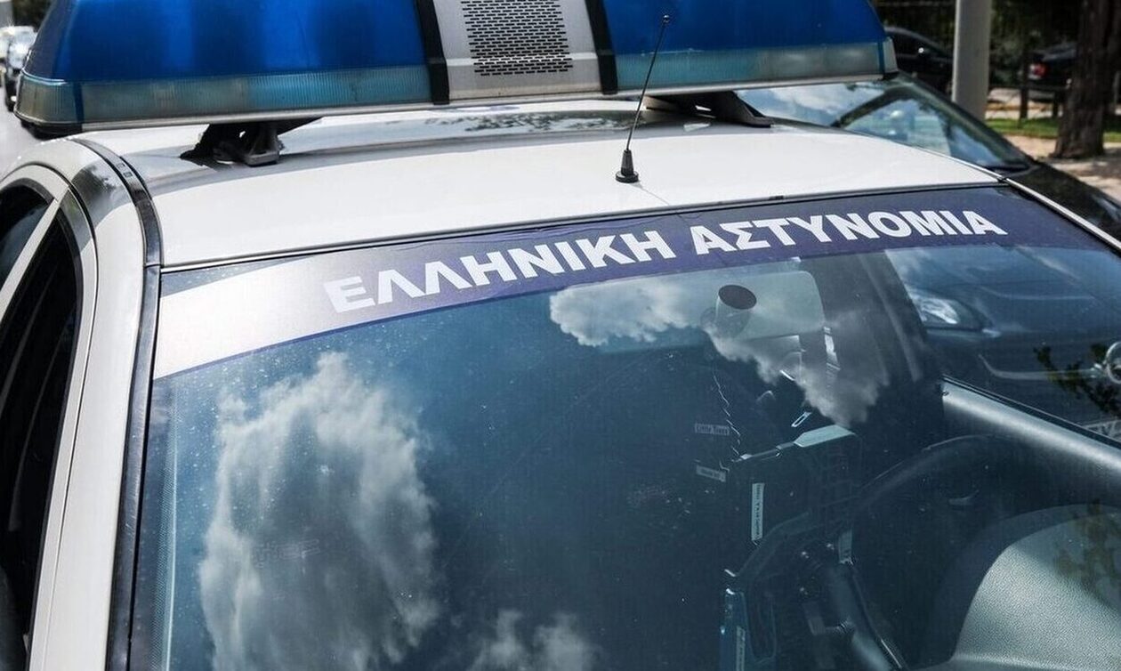 Θεσσαλονίκη: Πέταξαν στο δρόμο τα κουτιά με τα χρήματα που έκλεψαν από μαγαζί για να γλιτώσουν