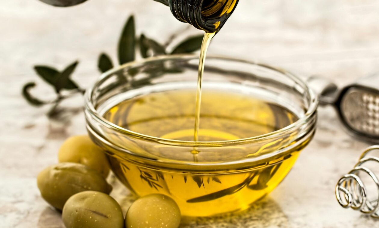 Ισπανία: Τα σούπερ μάρκετ «κλειδώνουν» το ελαιόλαδο – Είδος πολυτελείας