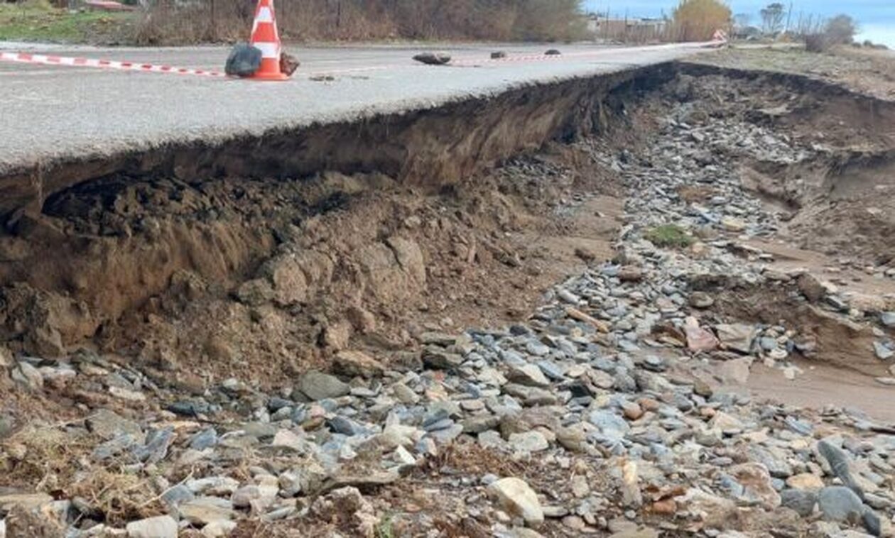 Αλεξανδρούπολη: Πλημμυρισμένα υπόγεια και ζημιές σε δρόμους προκάλεσε έντονη βροχόπτωση