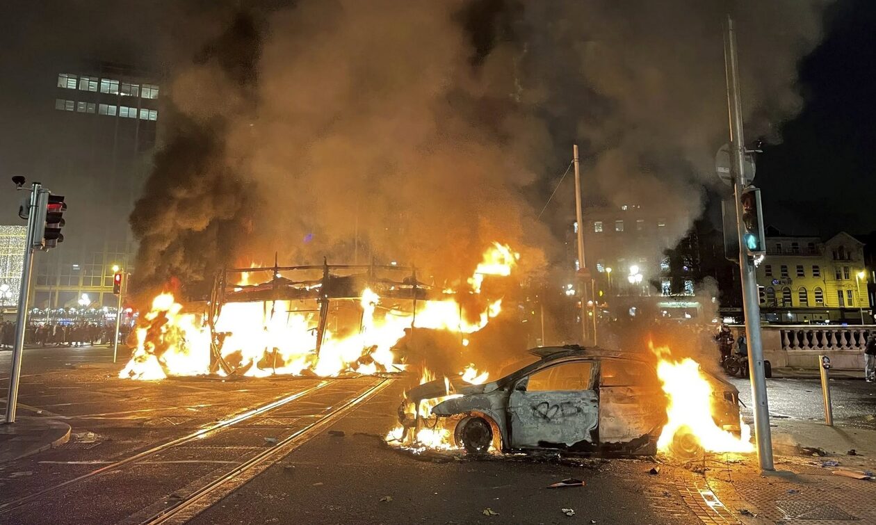 Νύχτα τρόμου στο Δουβλίνο – Άγρια επεισόδια μετά την επίθεση Αλγερινού με μαχαίρι σε σχολείο