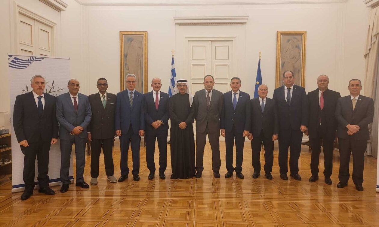 Γεραπετρίτης σε πρέσβεις αραβικών χωρών: «Η Ελλάδα τηρεί μία στάση αρχής στο Μεσανατολικό»