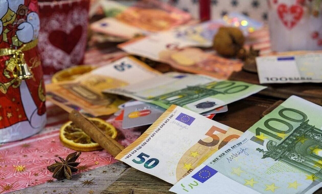 Δώρο Χριστουγέννων: Πώς να το υπολογίσετε – Μέχρι πότε καταβάλλεται