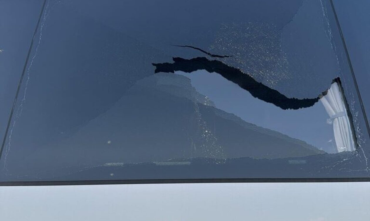 Καλαμάτα: Επίθεση με πέτρες σε λεωφορείο του Υπεραστικού ΚΤΕΛ