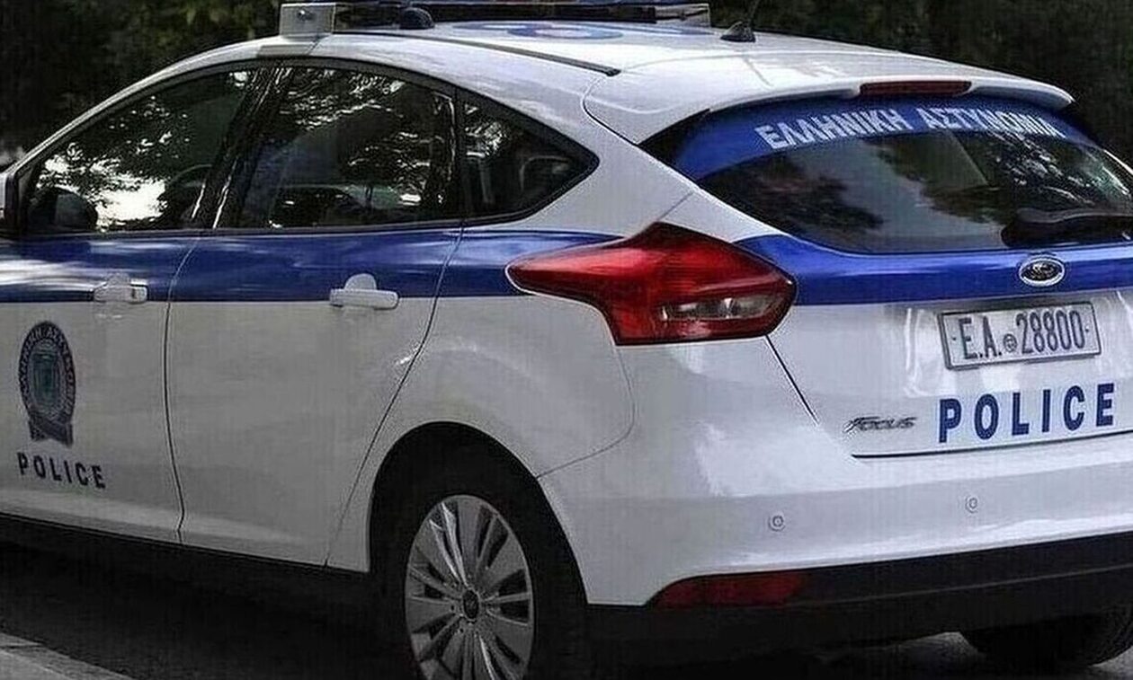 Νύχτα κόλασης στην Καισαριανή: Άγνωστοι προκάλεσαν ζημιές σε καταστήματα, έκαψαν ΙΧ και κάδους