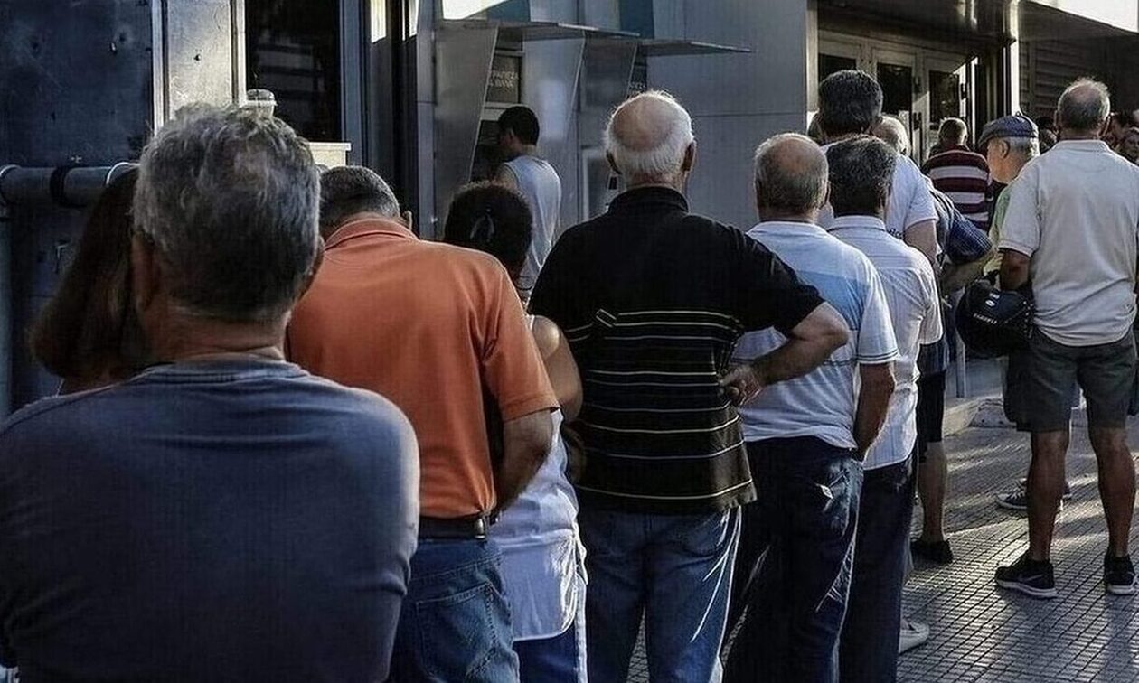 Με προπληρωμένη κάρτα τα επιδόματα στους δικαιούχους – Ποια εξαιρούνται
