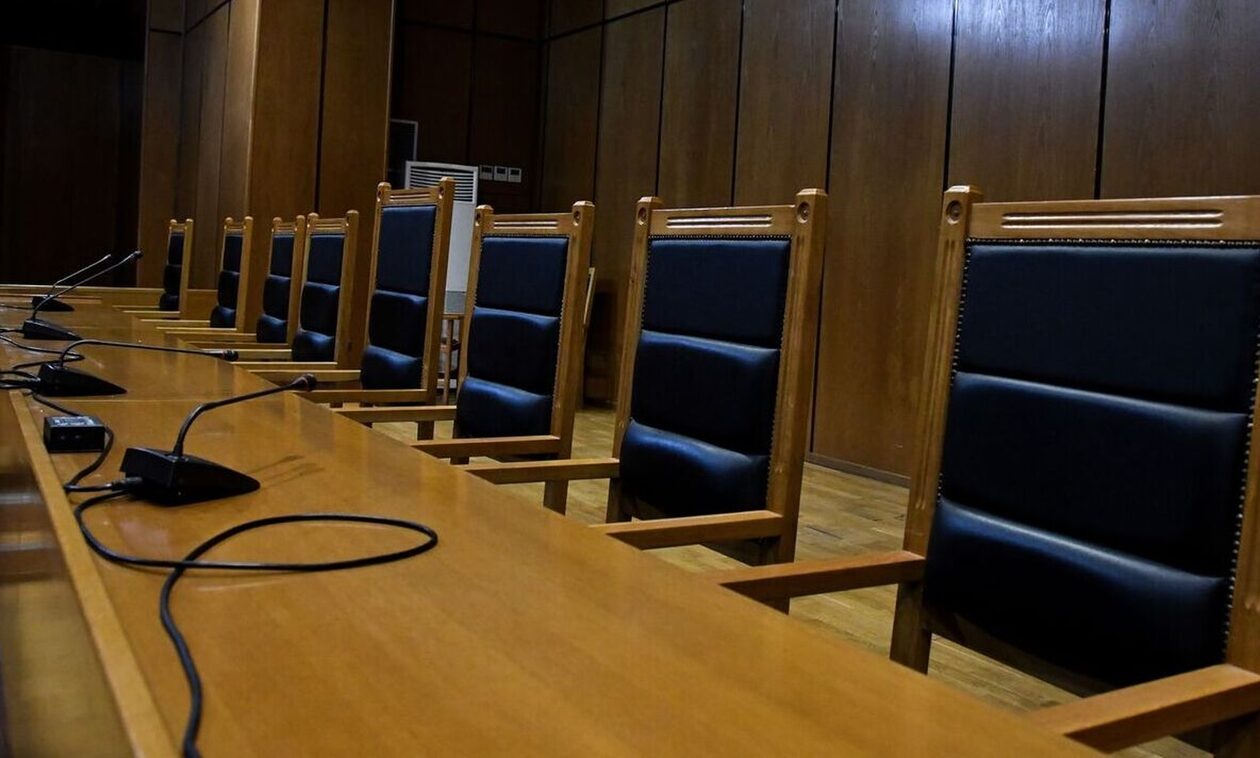 Σε αποχή από τη Δευτέρα οι δικηγόροι για το φορολογικό νομοσχέδιο