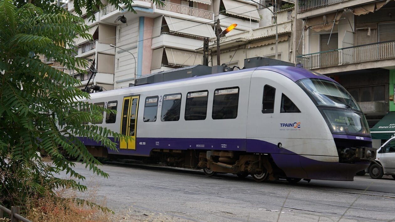 Αμαξοστοιχία ακινητοποιήθηκε μεταξύ Αφιδνών και Αγίου Στεφάνου λόγω πτώσης δένδρου