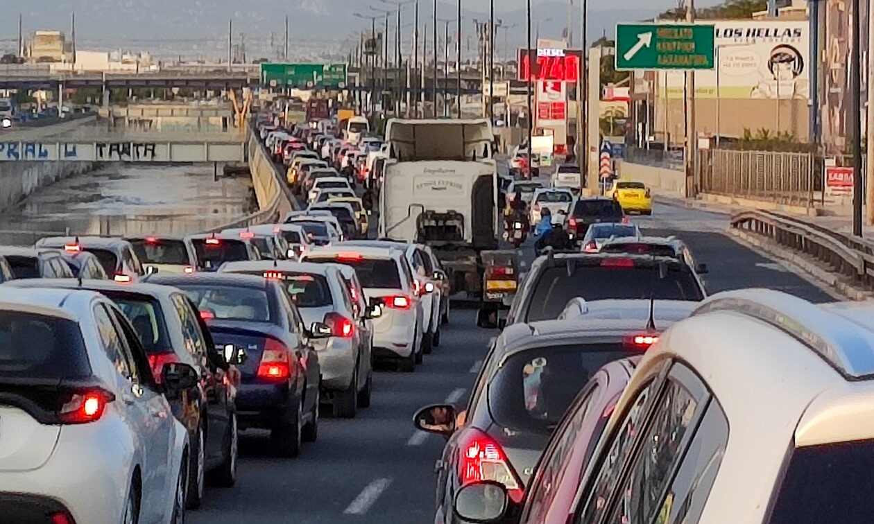 Κίνηση τώρα: Καθυστερήσεις στον Κηφισό και το κέντρο