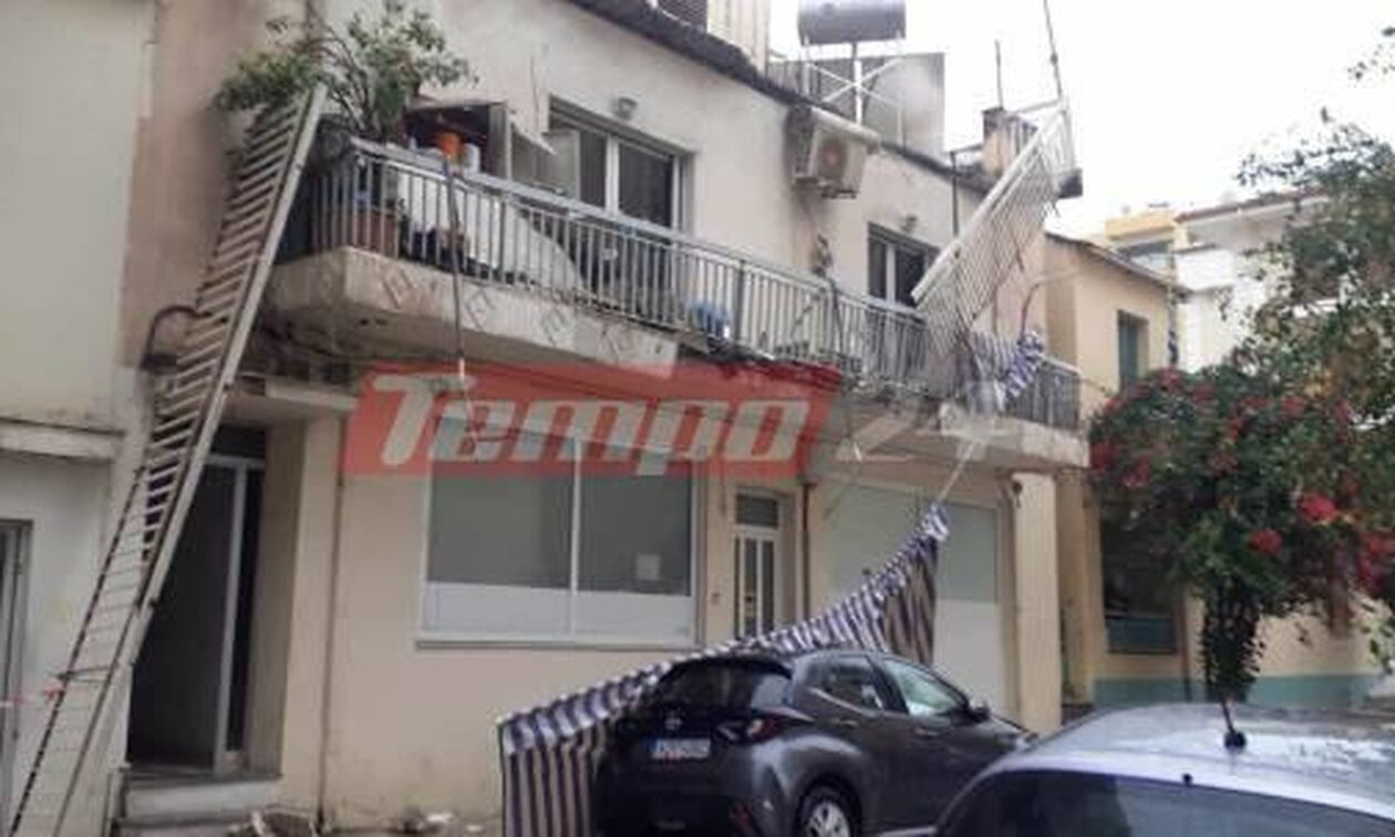 Πάτρα: Μπαλκόνι κατέρρευσε και έπεσε στον δρόμο