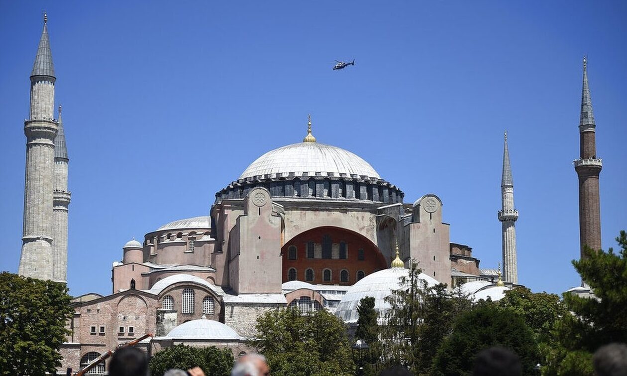 Αγία Σοφία: Καταρρέει ο τρούλος – Βίντεο από κάμερα ασφαλείας δείχνει θραύσματα να πέφτουν