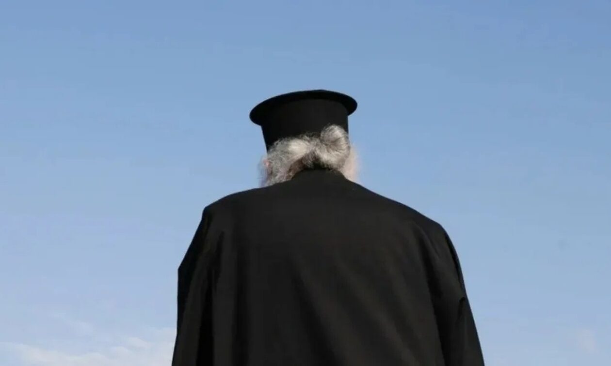 Μαρτυρία για τον ιερέα στη Σαλαμίνα: Το θύμα είναι συγγενής της παπαδιάς