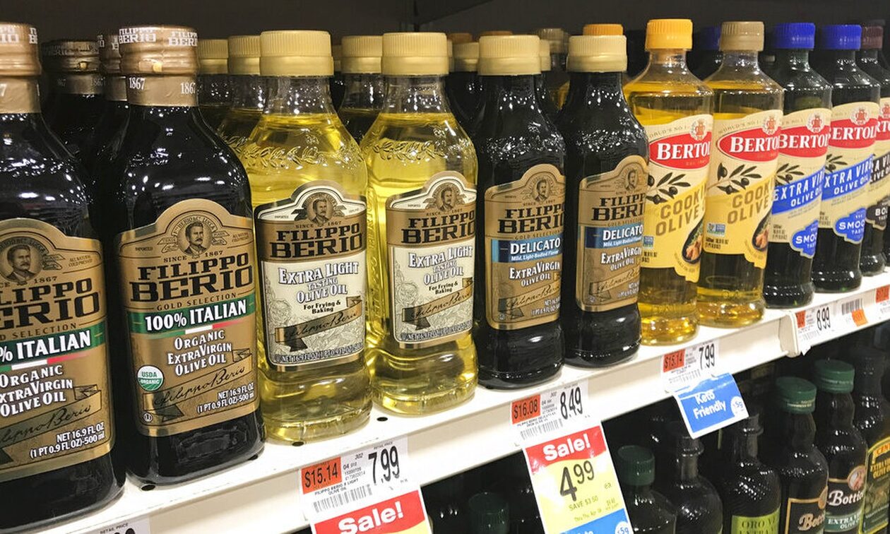 Iσπανία: Καταναλωτές «ξεσπιτώνονται» για φθηνό ελαιόλαδο – Γεμίζουν τα σουπερ-μάρκετ της Πορτογαλίας