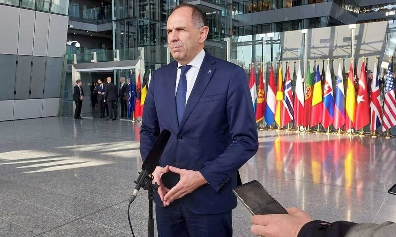 Συνάντηση Γεραπετρίτη με Κάμερον – Απαγόρευσε τις φωτογραφίες ο Βρετανός