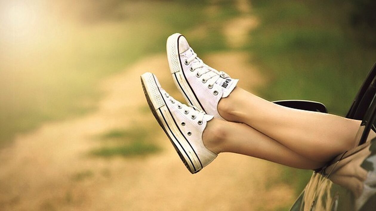 Πωλούσε «μαϊμού» ρούχα και παπούτσια μέσω e-shop: Δίωξη κατά 42χρονης για 38 απάτες