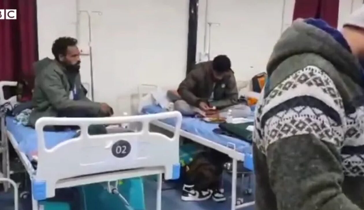 Ινδία: Κάνοντας γιόγκα και παίζοντας βιντεοπαιχνίδια περνούσαν την ώρα τους οι εγκλωβισμένοι εργάτες