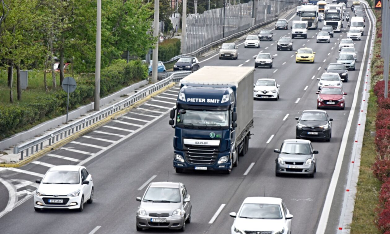 Κίνηση τώρα: Καθυστερήσεις σε Κηφισό, Αττική Οδό και κέντρο της Αθήνας