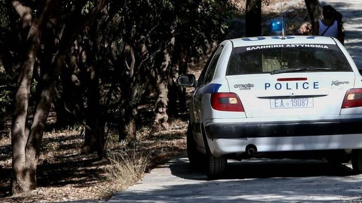 Λάρισα: Φορτηγό χτύπησε ΙΧ και εγκατέλειψε τον τόπο του ατυχήματος – Εγκλωβίστηκαν οι επιβάτες