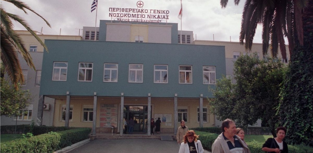 Κρίσιμες οι επόμενες 48 ώρες για τον αστυνομικό που τραυματίστηκε από φωτοβολίδα – Το ιατρικό ανακοινωθέν