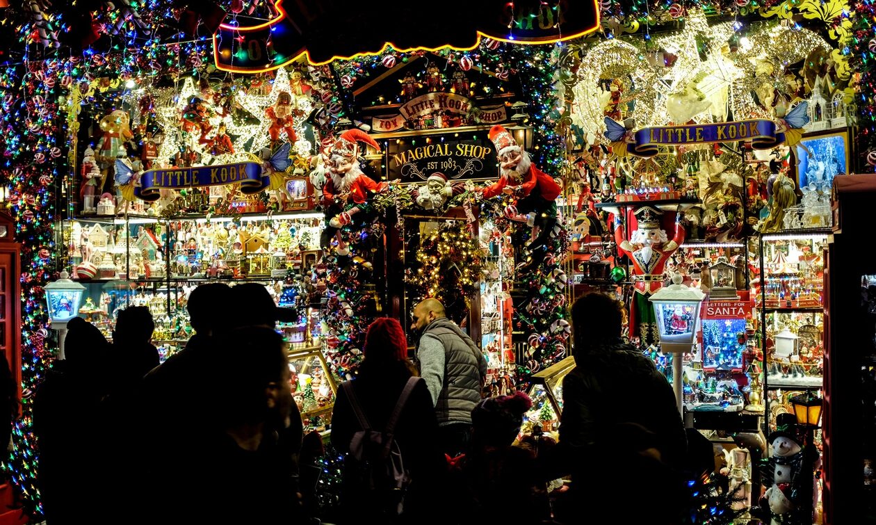 Χριστούγεννα 2023 – Εορταστικό ωράριο: Πώς θα λειτουργήσει η αγορά – Ποιες Κυριακές θα είναι ανοιχτή