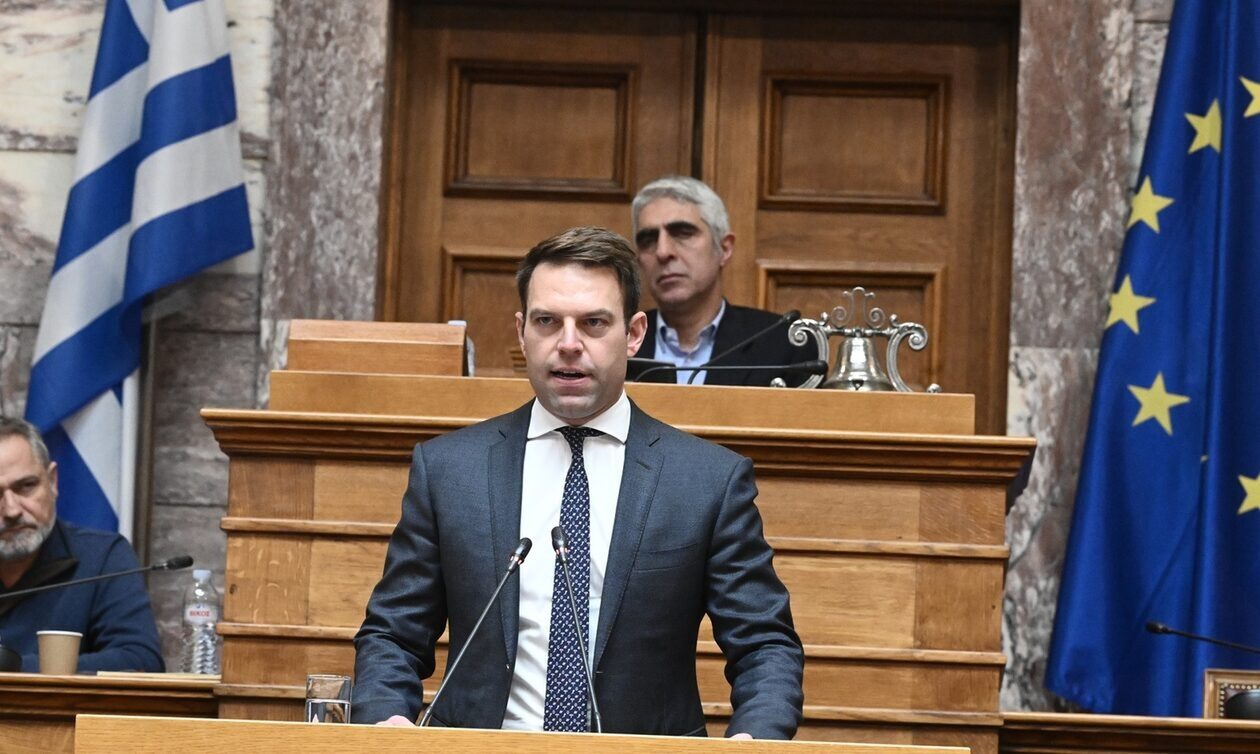 Σε κοινοβουλευτικό «κλοιό» από Ανδρουλάκη-Χαρίτση, ο Στέφανος Κασσελάκης