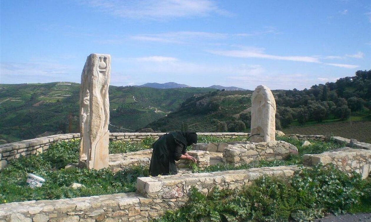 Ηράκλειο: Ο γλύπτης που δημιουργεί έργα διαμαρτυρίας για την επιστροφή των γλυπτών του Παρθενώνα
