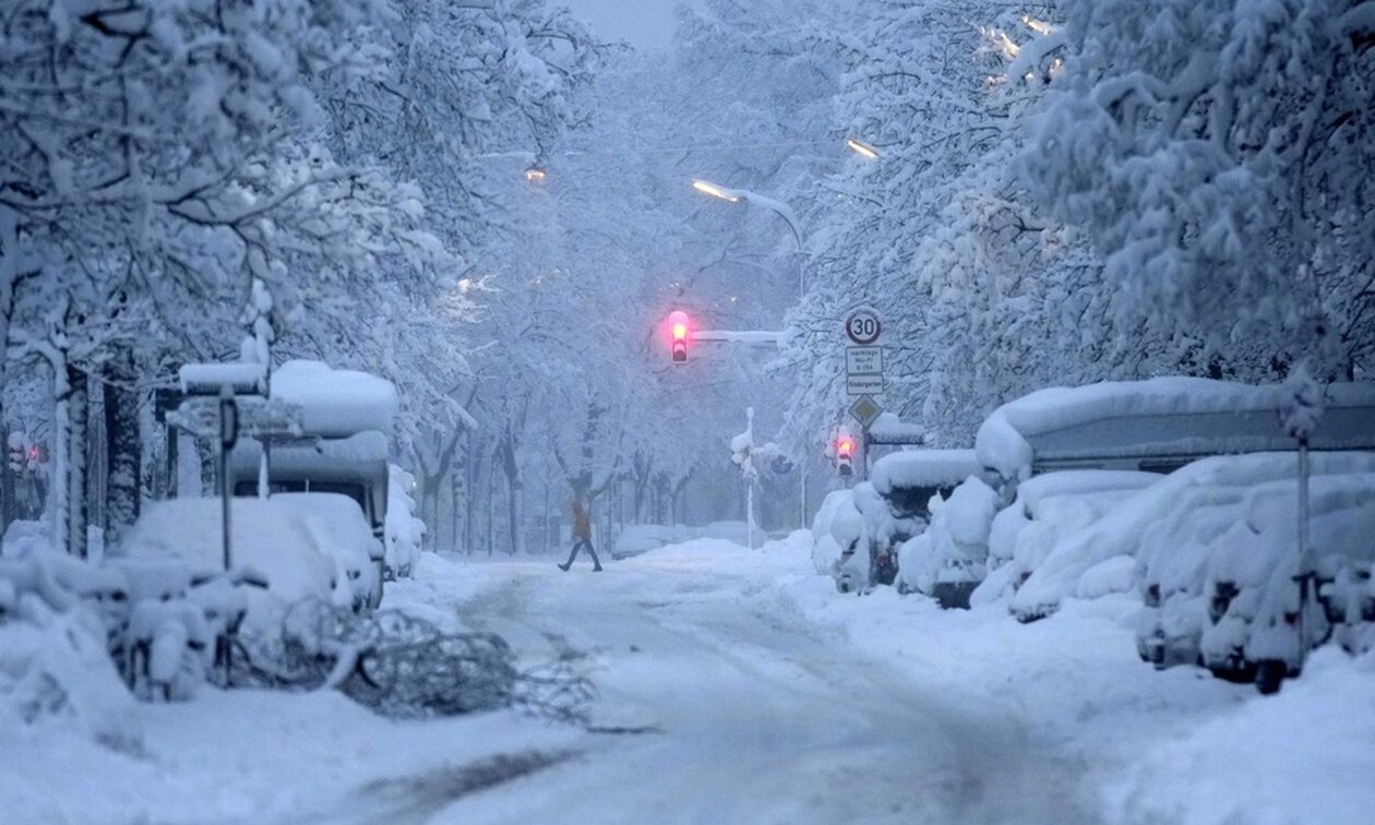 Στο έλεος της κακοκαιρίας η Ευρώπη: Ακυρώσεις πτήσεων και μπλακ άουτ σε Γερμανία, Ελβετία, Τσεχία