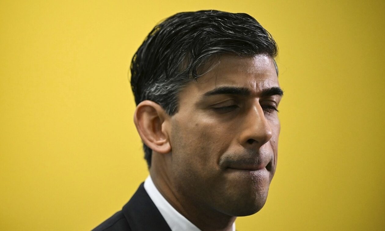 Στα «τάρταρα» η δημοτικότητα Σούνακ: Πέφτει στις δημοσκοπήσεις μετά το επεισόδιο με τον Μητσοτάκη