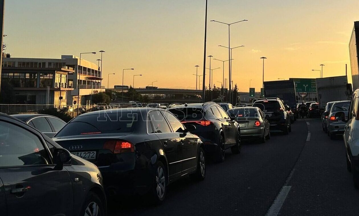 Κίνηση στους δρόμους: «Κόλαση» από νωρίς ο Κηφισός – Ποιοι κεντρικοί είναι στο «κόκκινο»