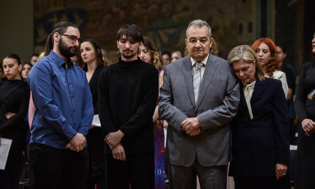 Τέμπη: Έντονη συγκίνηση στην τελετή απονομής πτυχίου στις αδικοχαμένες φοιτήτριες στο ΑΠΘ