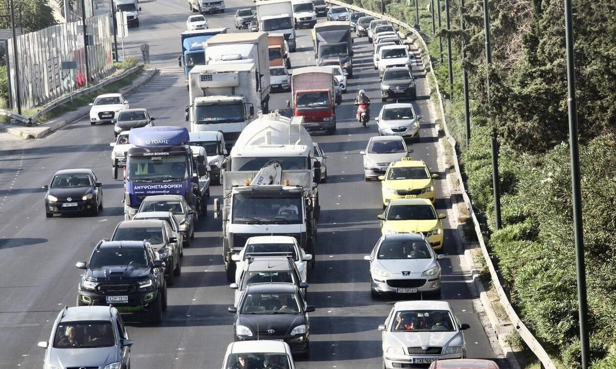 Κίνηση στους δρόμους: Στο κόκκινο η άνοδος του Κηφισού – Χωρίς ταξί η Αθήνα
