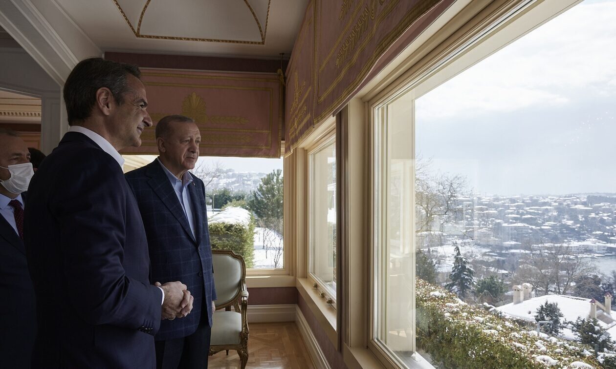 Συνάντηση Μητσοτάκη-Ερντογάν: «Οι οιωνοί καλοί, αλλά ο Τούρκος πρόεδρος απρόβλεπτος», λέει η DW