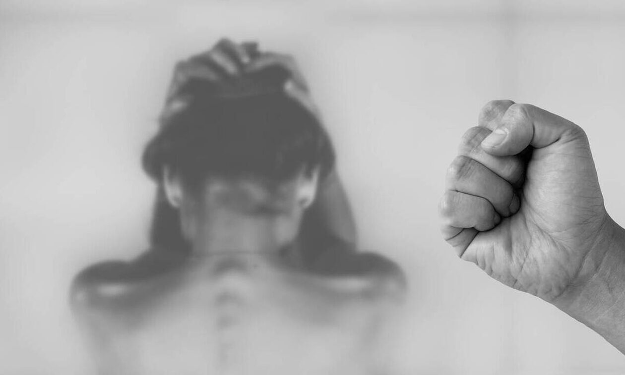 Το «κουμπί του κινδύνου» (panic button) που σώζει ζωές: Σε ποιους απευθύνεται, πώς ενεργοποιείται