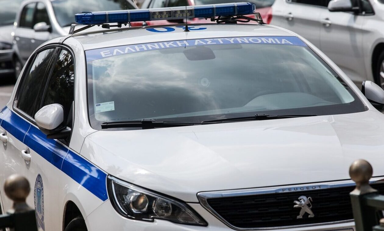 Θρίλερ στη Θεσσαλονίκη: Νεαρή βρέθηκε νεκρή στην άκρη του δρόμου